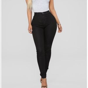 ✨FASHION NOVA BLACK JEANS NEVER WORN✨